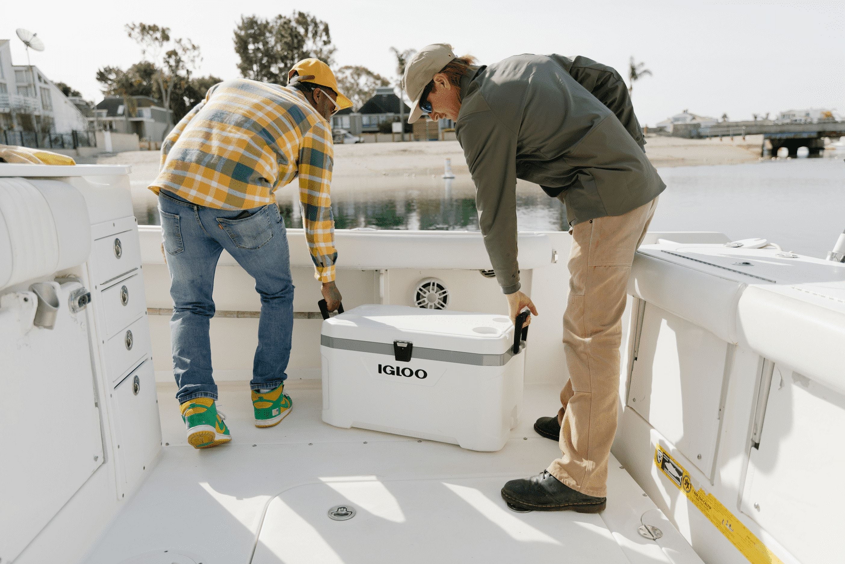 70 Qt Latitude Marine Ultra, White and Moonscape